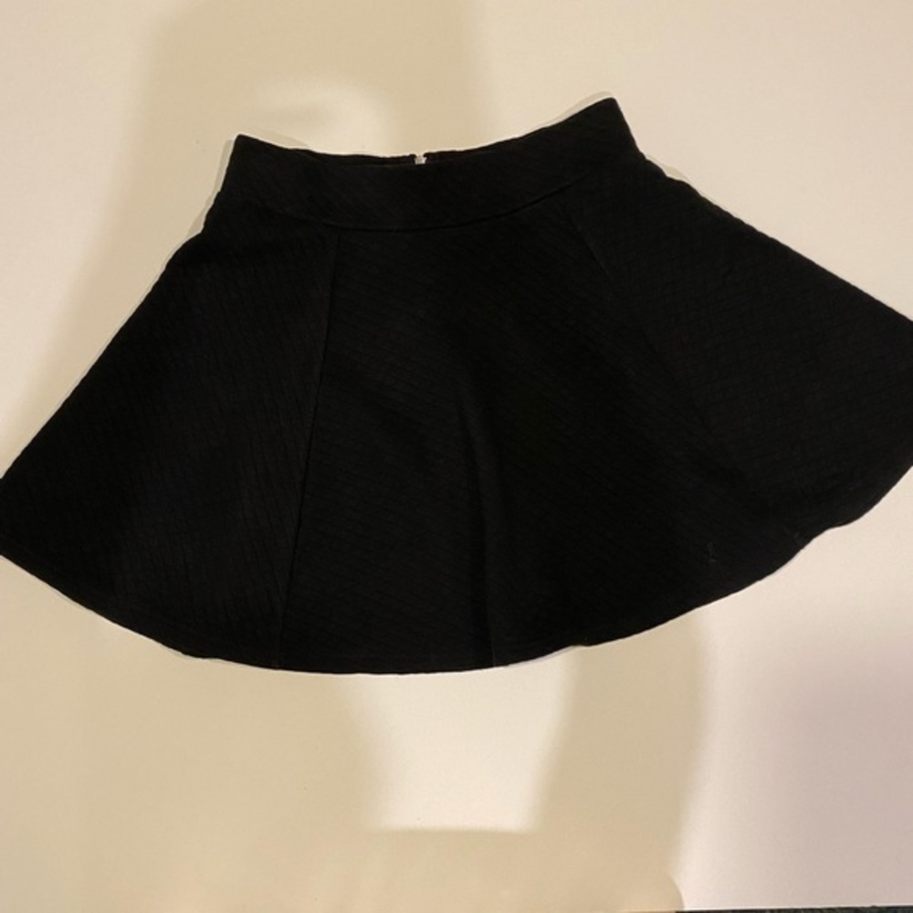 BLACK FLARED MINI SKIRT ZIP UP BACK SIZE SMALL